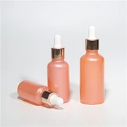 Rozā stikla pilinātāja pudeles