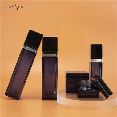 Matēti melni kosmētikas trauki